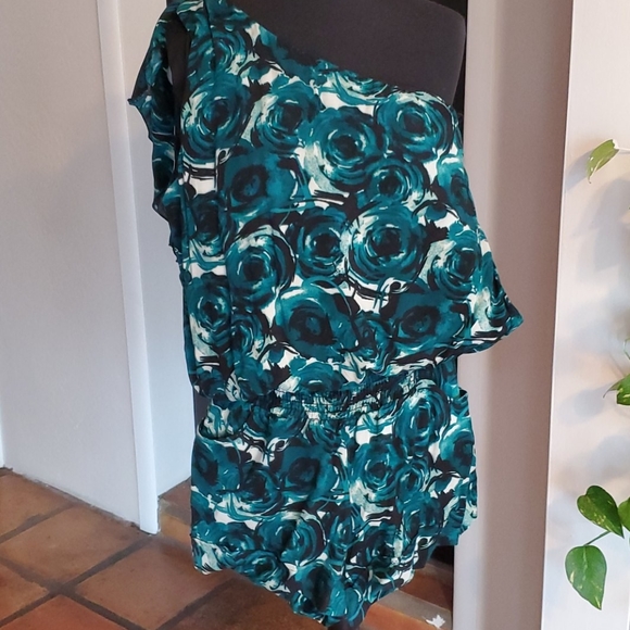 Romper - Picture 2 of 5